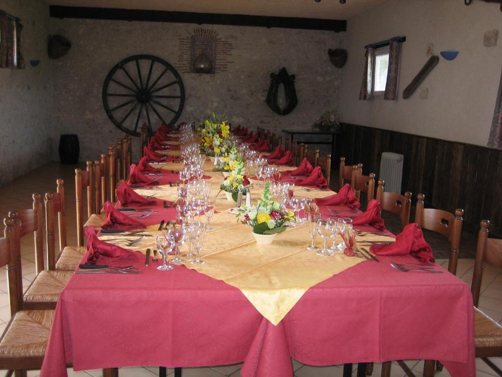 Hotel La Ferme Des 3 Maillets Avaray Exterior foto